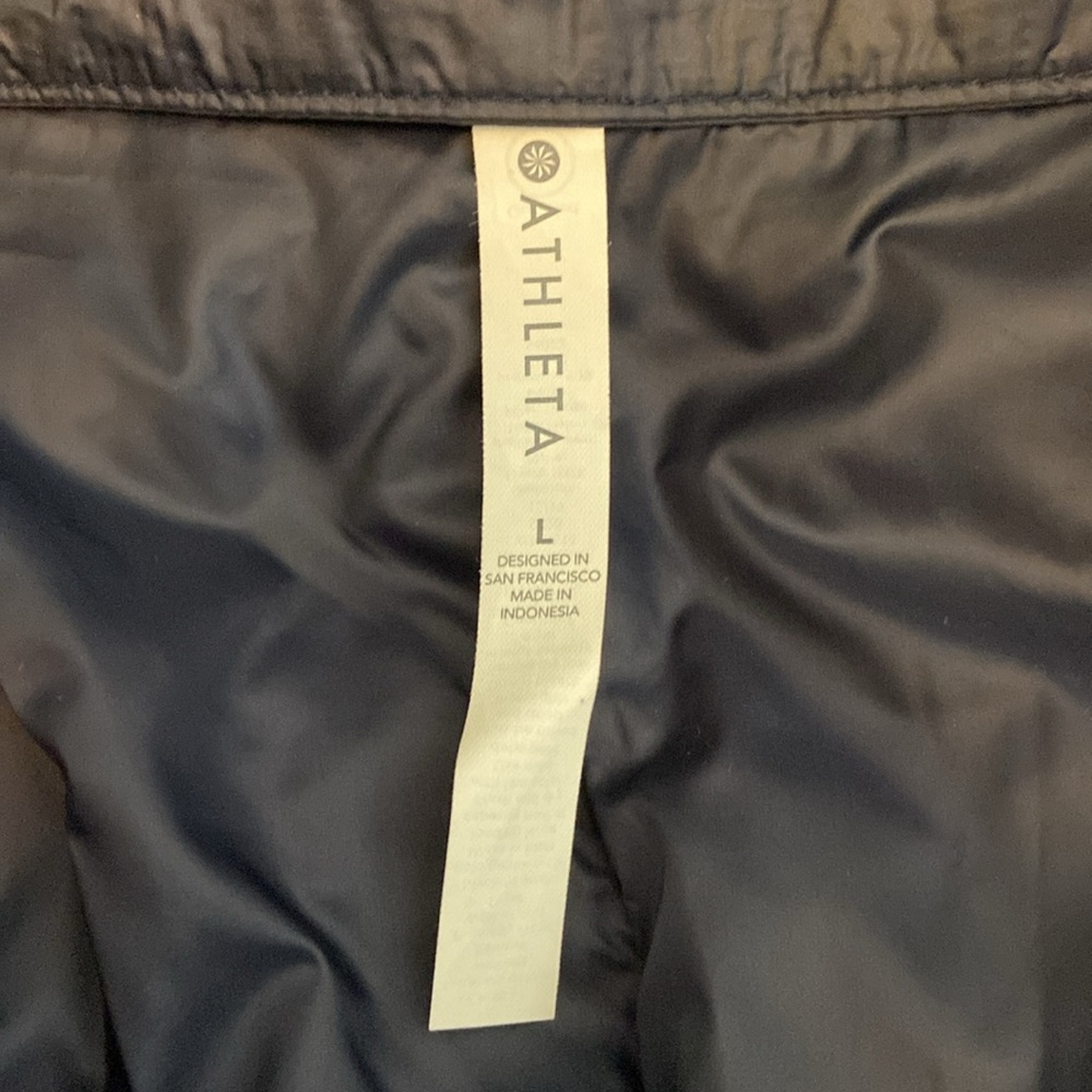 New Athleta reversible puffer jacket - Picture 4 of 6